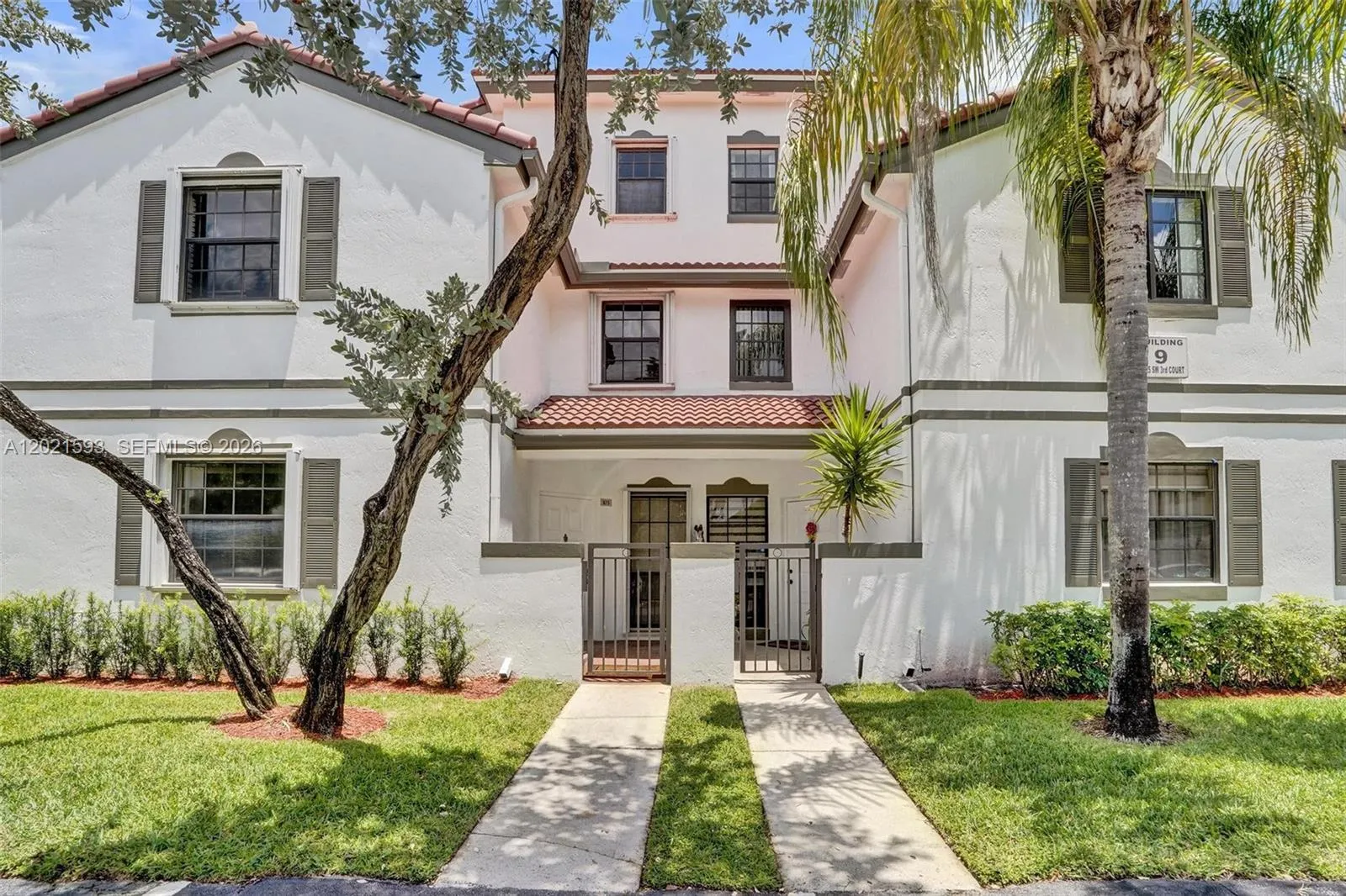 Foto de propiedad en 15825 SW 3rd Court 103, Pembroke Pines, FL 33027 Pembroke Pines con MLS# 