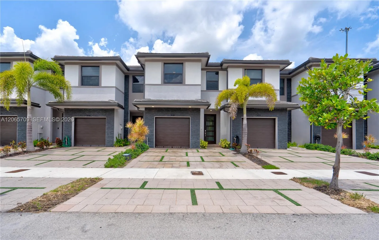 Foto de propiedad en 15826 NW 91st Court 15826, Miami Lakes, FL 33018 Miami Lakes con MLS# 