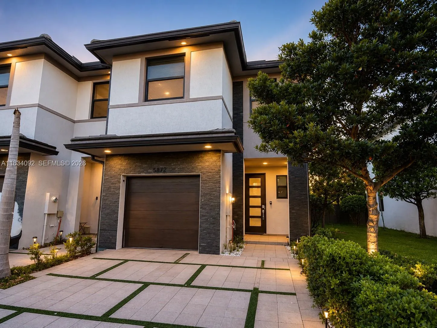 Foto de propiedad en 15842 NW 91 Court 15842, Miami Lakes, FL 33018 Miami Lakes con MLS# 