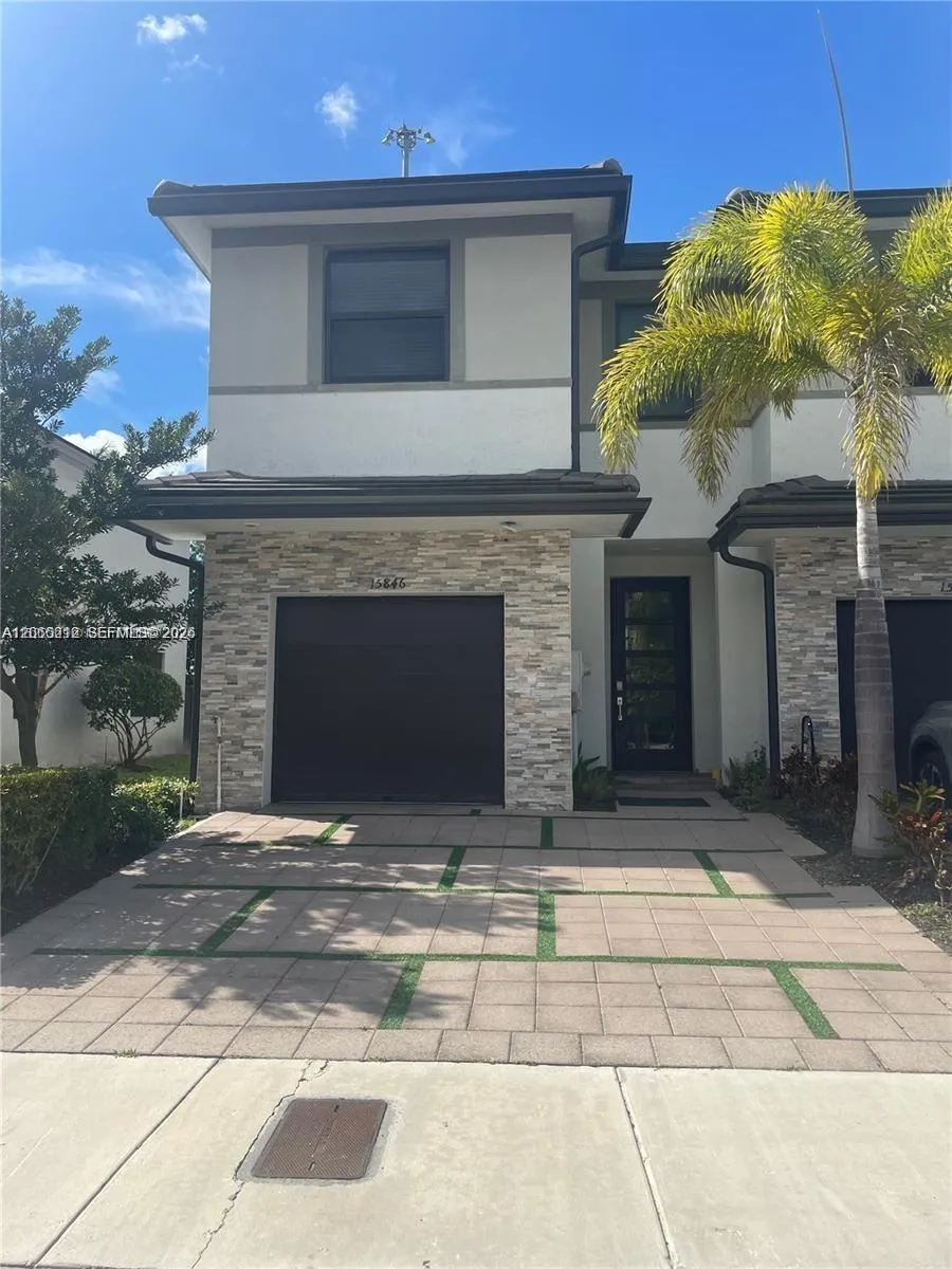 Foto de propiedad en 15846 NW 91st Court 0, Miami Lakes, FL 33018 Miami Lakes con MLS# 
