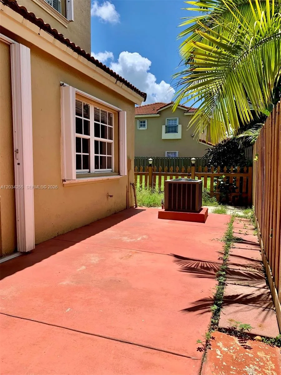 Foto de propiedad en 15849 SW 70th Terrace 0, Miami, FL 33193 Miami con MLS# 