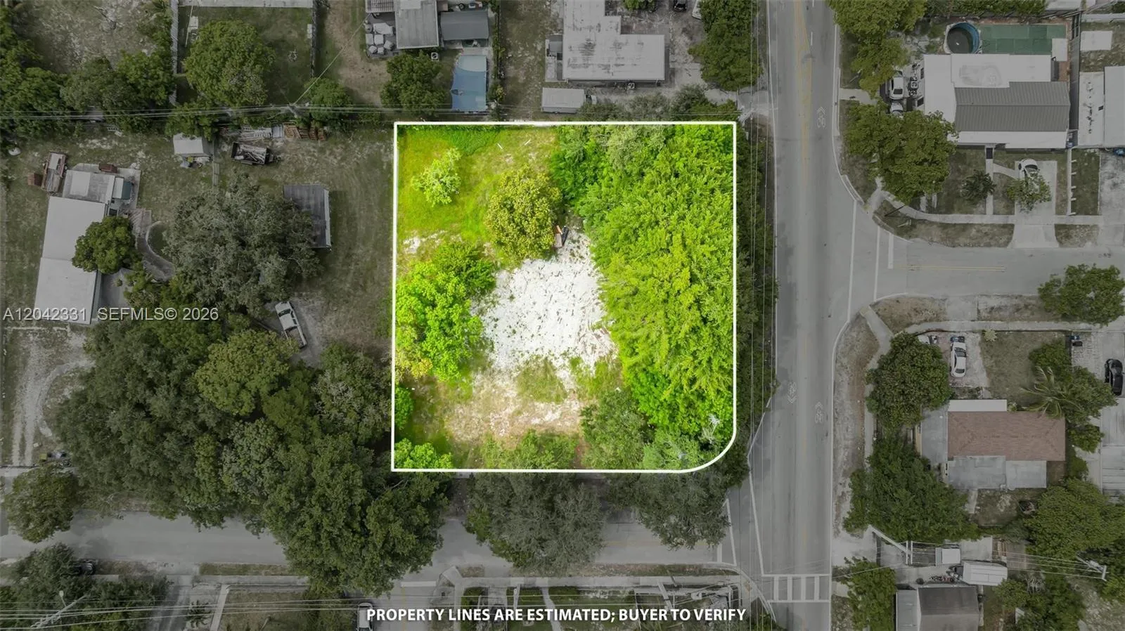 Foto de propiedad en 1585 NE 158th Street, North Miami Beach, FL 33162 North Miami Beach con MLS# 