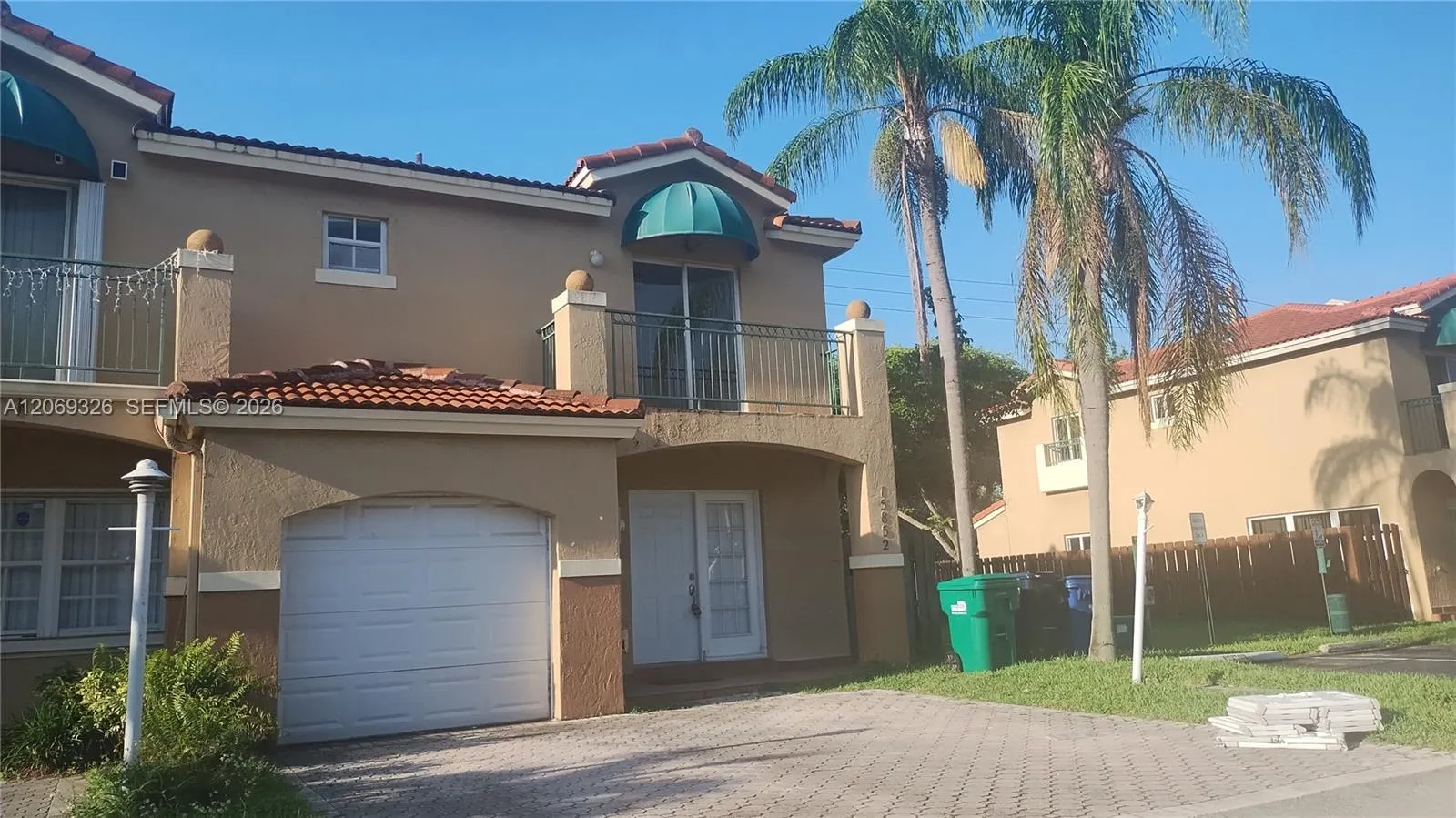 Foto de propiedad en 15852 SW 71st Terrace 0, Miami, FL 33193 Miami con MLS# 
