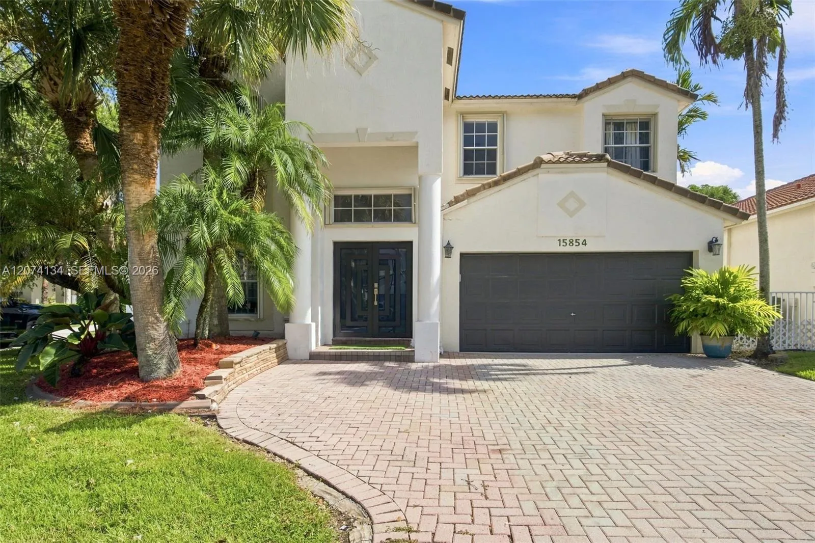 Foto de propiedad en 15854 SW 14th Court, Pembroke Pines, FL 33027 Pembroke Pines con MLS# 