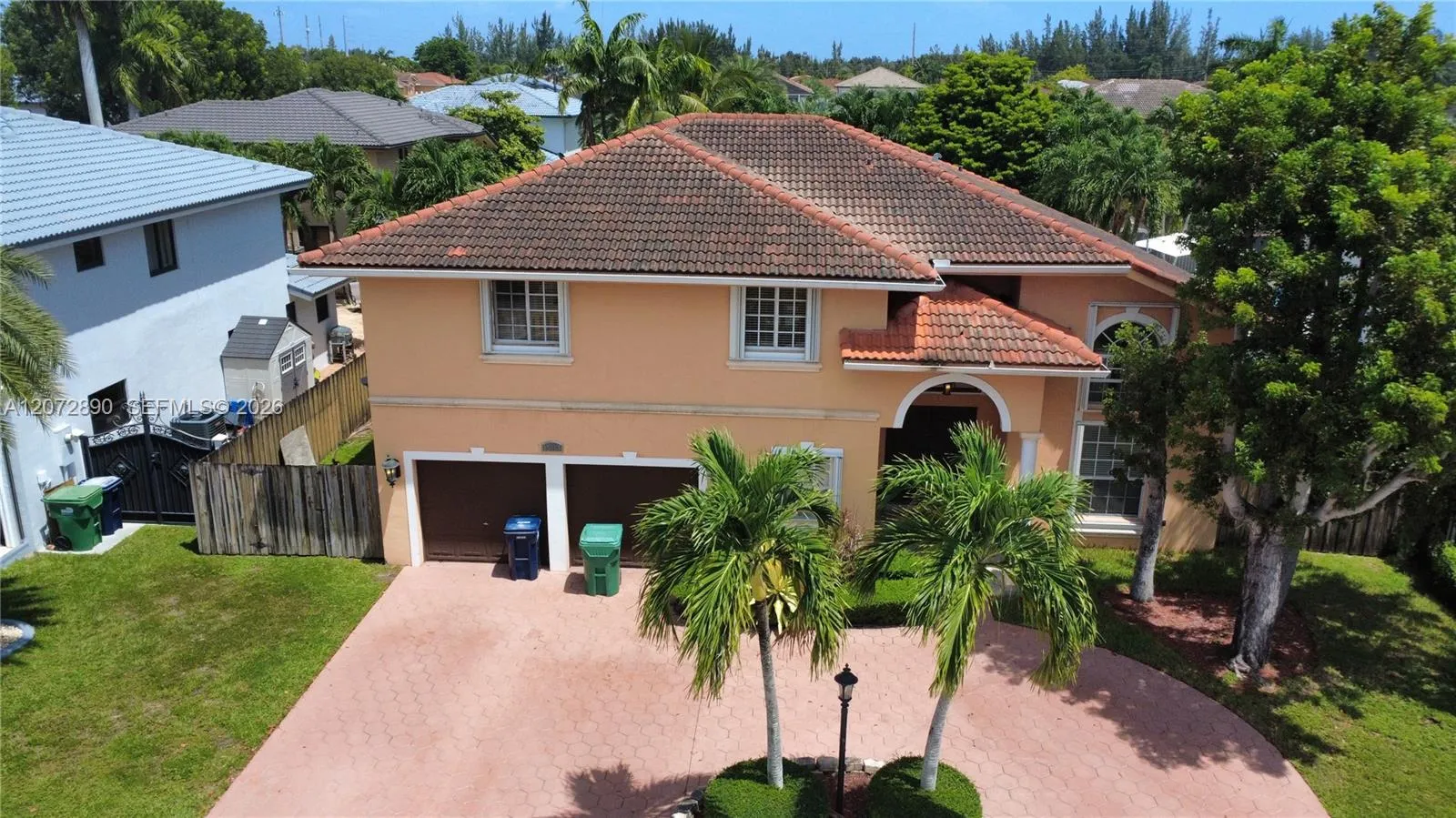 Foto de propiedad en 15867 SW 44th Street, Miami, FL 33185 Miami con MLS# 