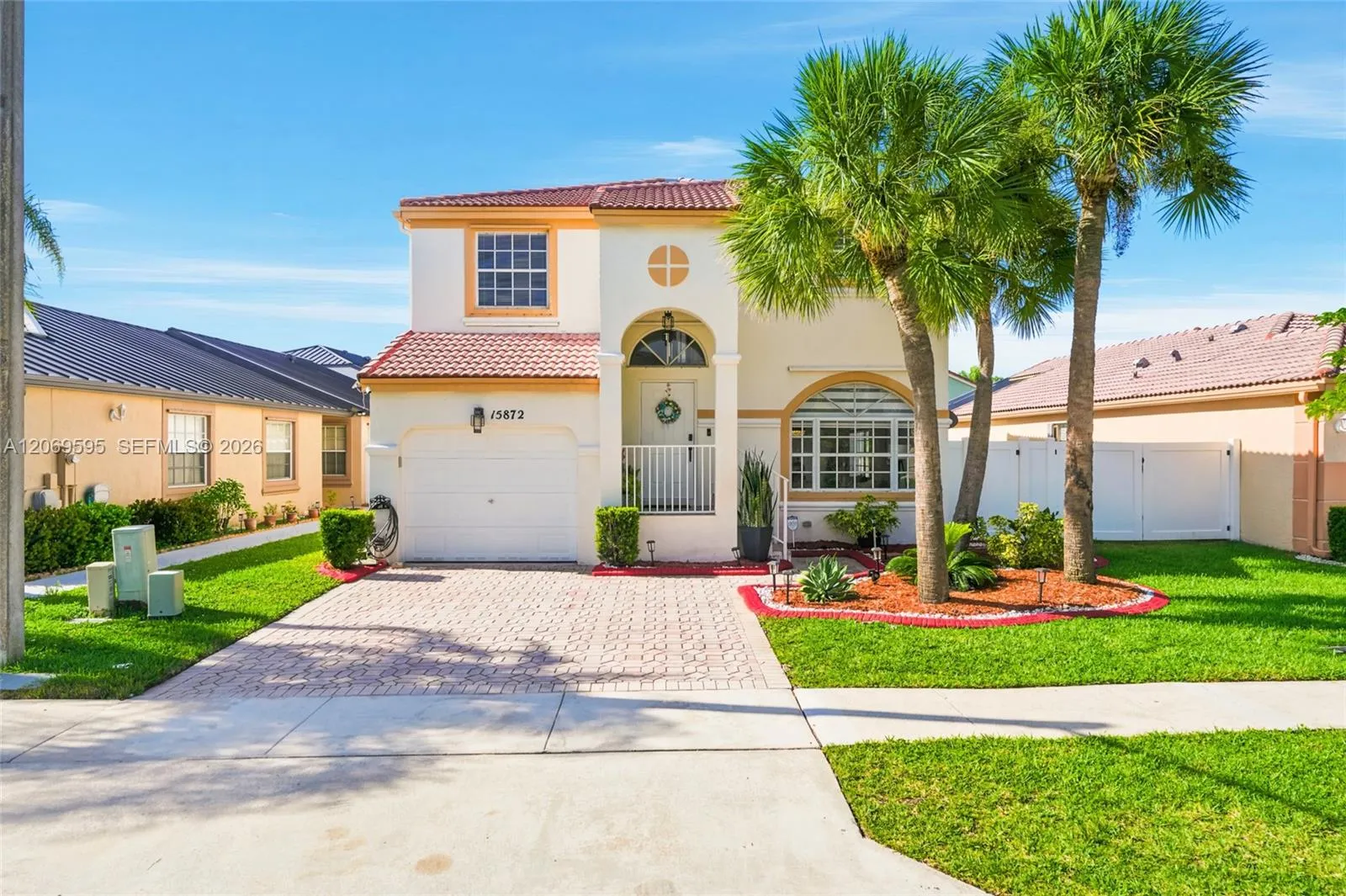 Foto de propiedad en 15872 NW 21st Street, Pembroke Pines, FL 33028 Pembroke Pines con MLS# 