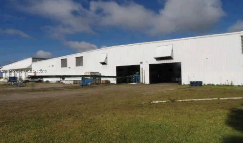 Foto de propiedad en 15877 E Sr 80, Clewiston, FL 33440 Clewiston con MLS# 