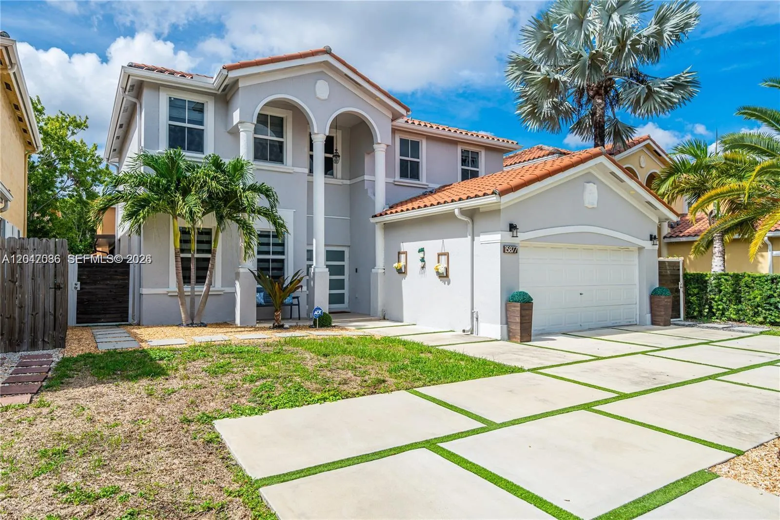 Foto de propiedad en 15877 SW 61st Way, Miami, FL 33193 Miami con MLS# 