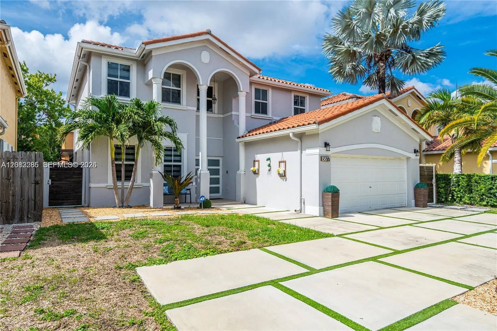 Foto de propiedad en 15877 SW 61st Way, Miami, FL 33193 Miami con MLS# 
