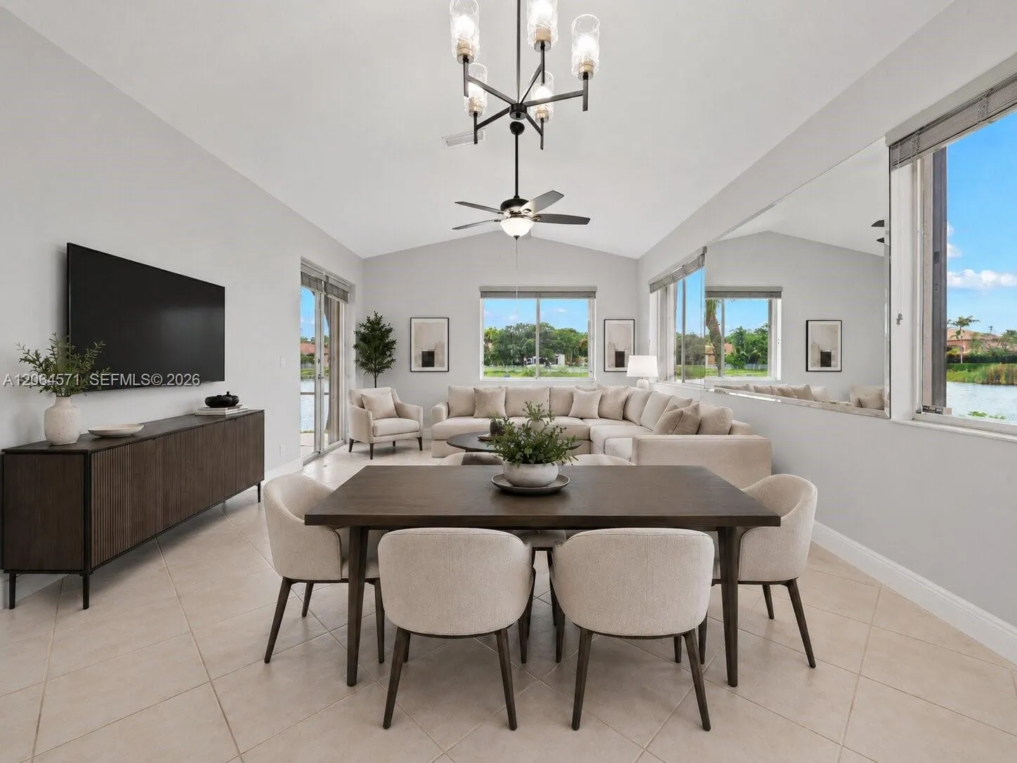 Foto de propiedad en 15890 SW 12th Street, Pembroke Pines, FL 33027 Pembroke Pines con MLS# 