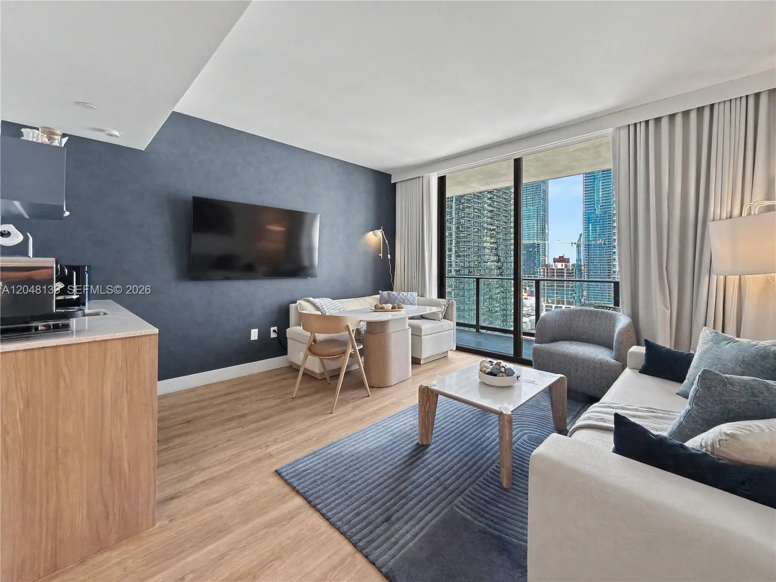 Foto de propiedad en 159 NE 6th Street 2002, Miami, FL 33132 Miami con MLS#
