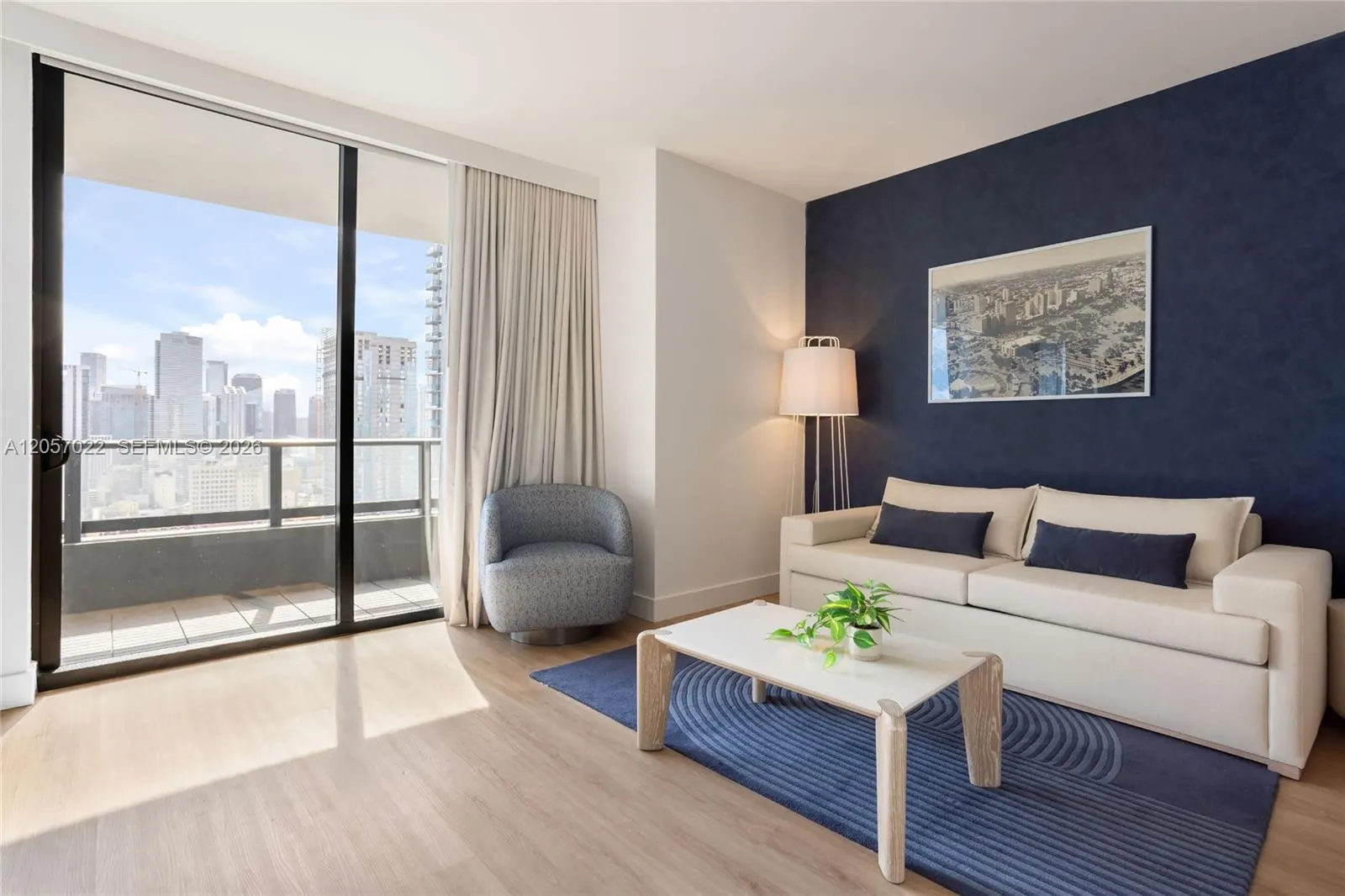 Foto de propiedad en 159 NE 6th Street 2012, Miami, FL 33132 Miami con MLS#