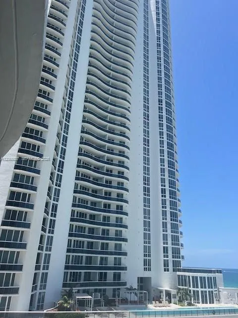 Foto de propiedad en 15901 Collins Avenue 604, Sunny Isles Beach, FL 33160 Sunny Isles Beach con MLS# 