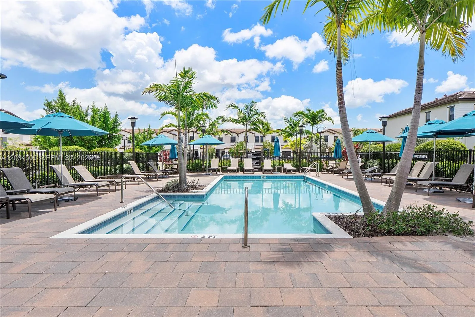 Foto de propiedad en 15907 SW 2nd Place, Pembroke Pines, FL 33027 Pembroke Pines con MLS# 