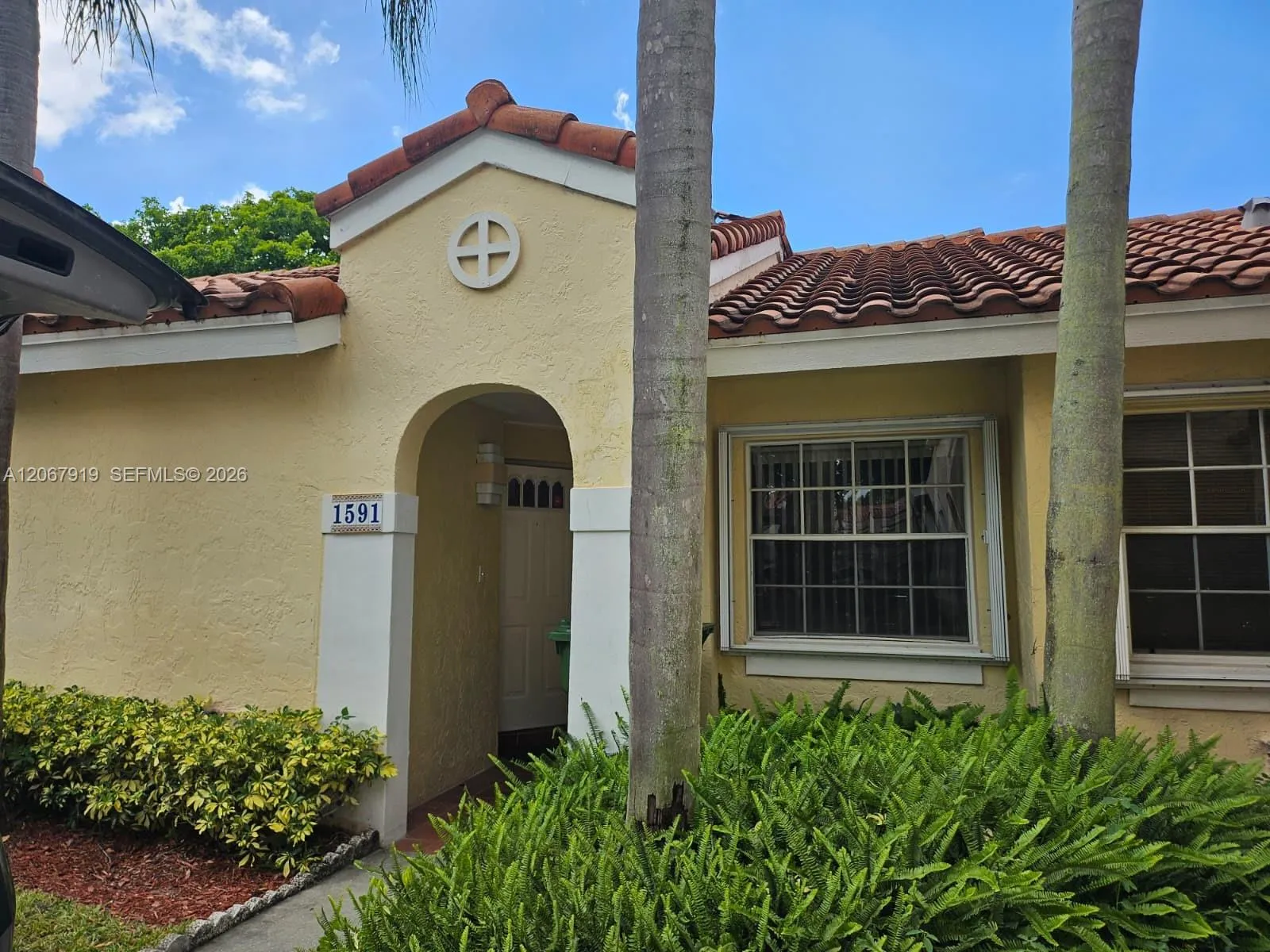Foto de propiedad en 1591 Springside Drive 1591, Weston, FL 33326 Weston con MLS# 