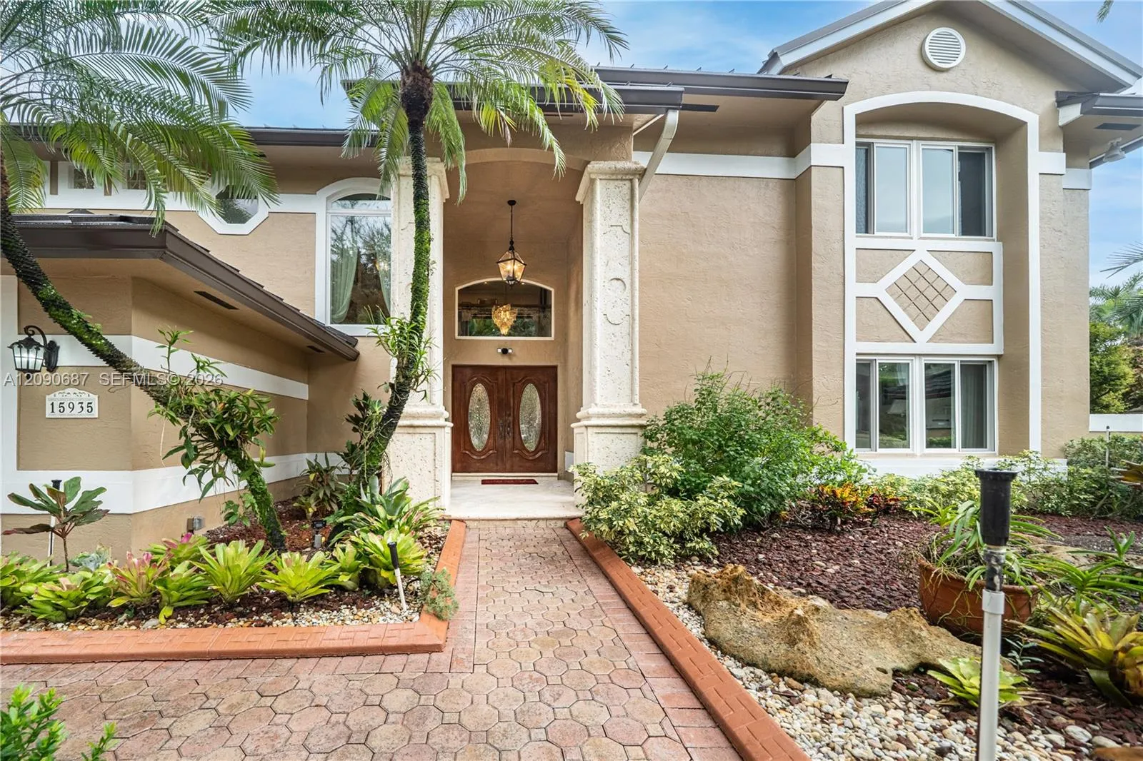 Foto de propiedad en 15935 NW 82nd Court, Miami Lakes, FL 33016 Miami Lakes con MLS# 