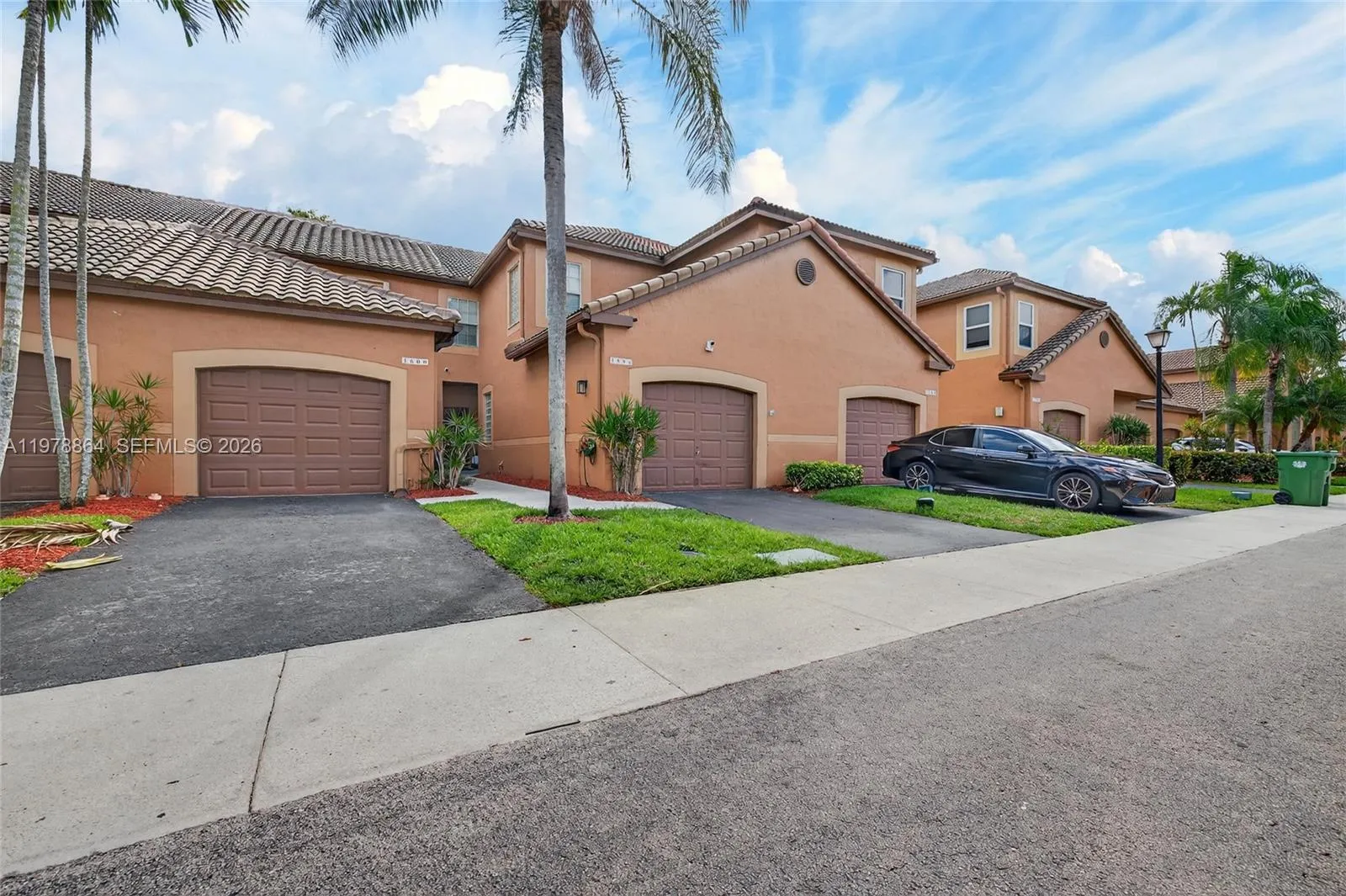 Foto de propiedad en 1594 Barcelona Way 5-18, Weston, FL 33327 Weston con MLS# 