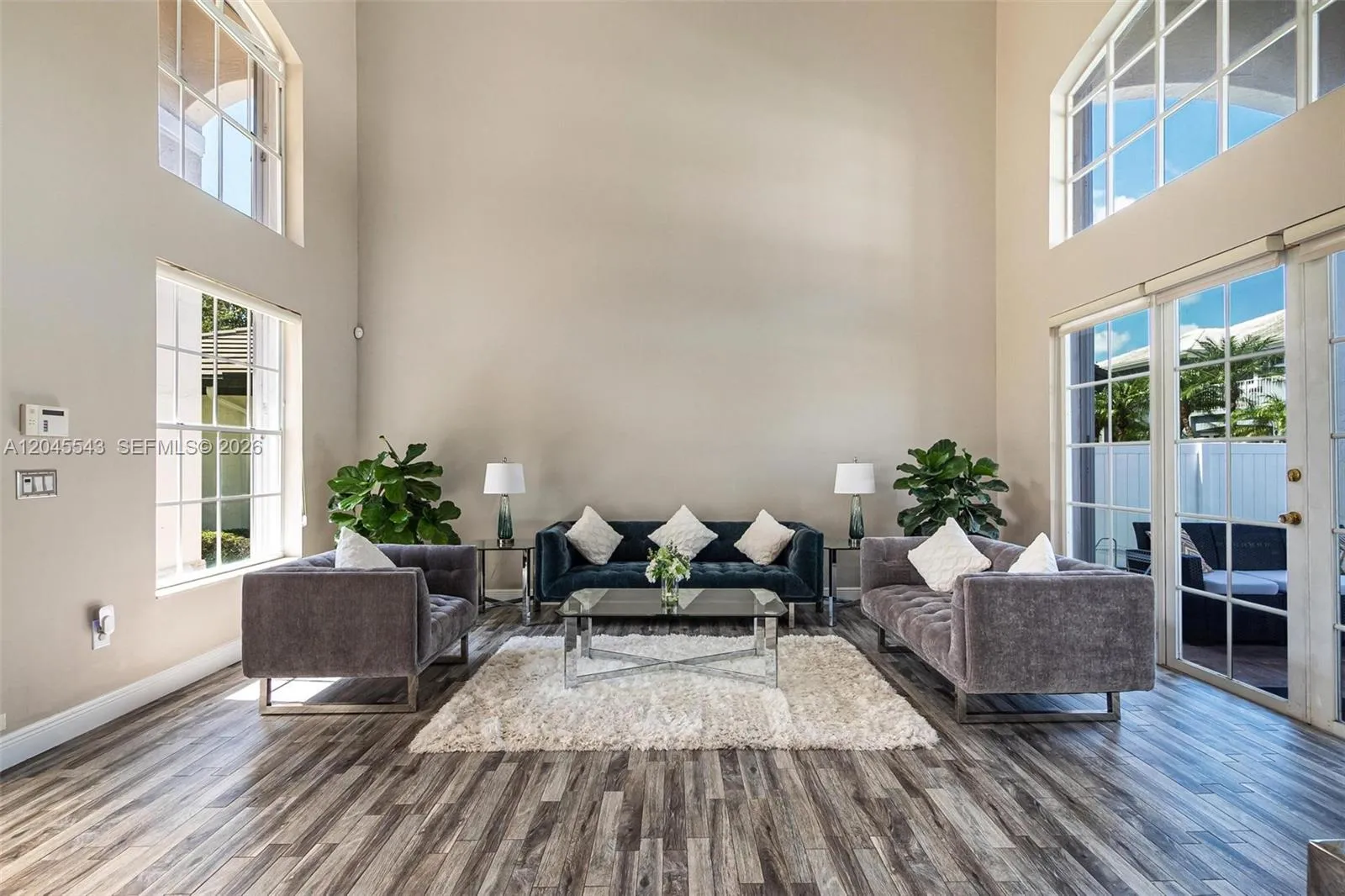 Foto de propiedad en 15941 NW 83rd Avenue, Miami Lakes, FL 33016 Miami Lakes con MLS# 