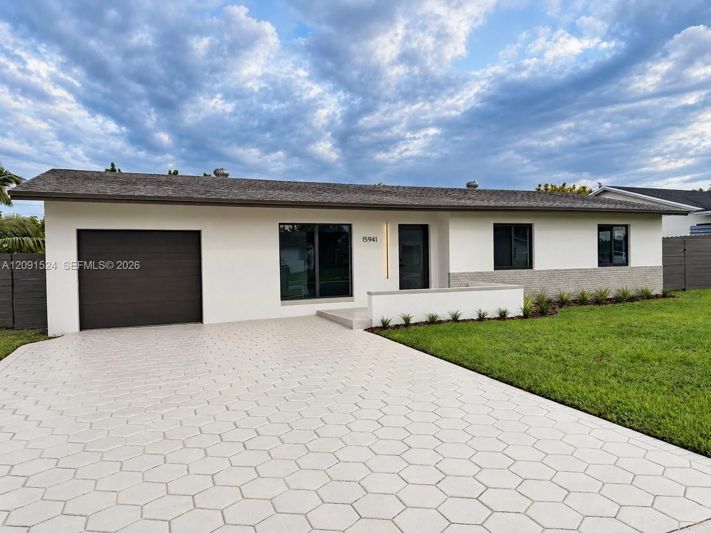 En Venta 15941 SW 104th Court, Miami, FL 33157, Miami, FL 33157