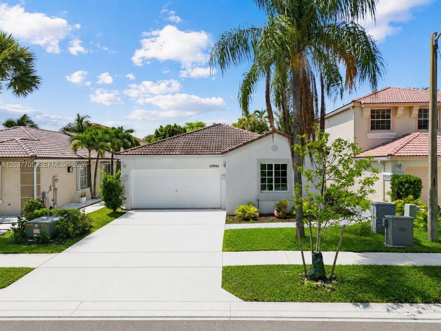 Foto de propiedad en 15942 NW 21st Street, Pembroke Pines, FL 33028 Pembroke Pines con MLS# 
