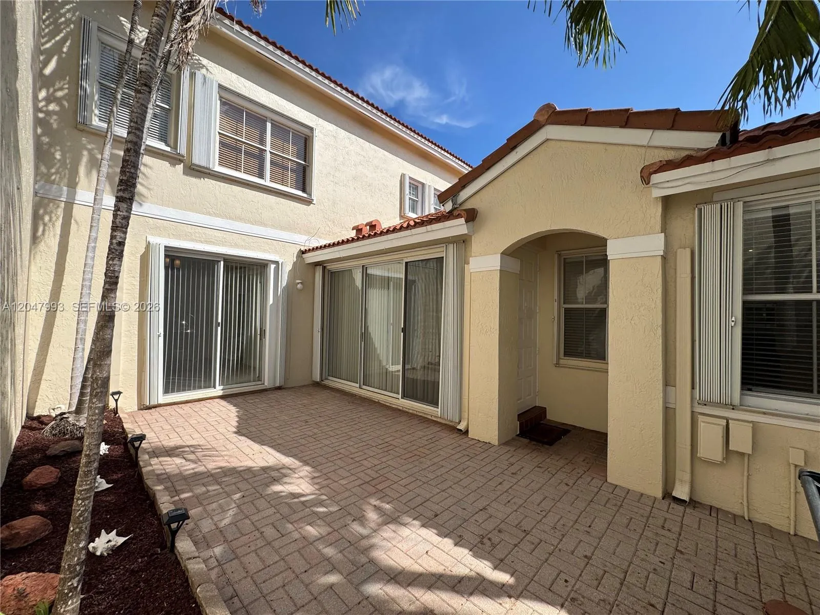 Foto de propiedad en 1595 Seagrape Way -, Hollywood, FL 33019 Hollywood con MLS# 