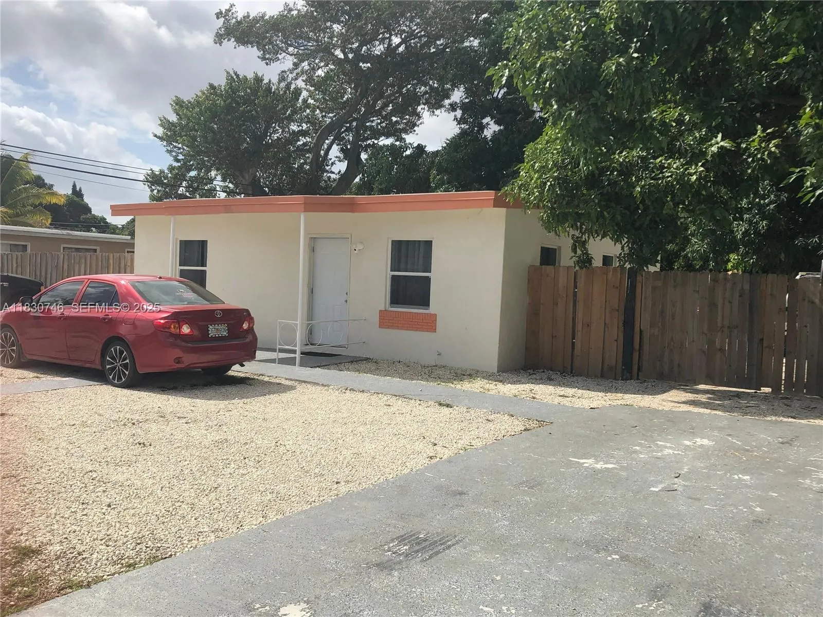Foto de propiedad en 15960 NW 20th Avenue, Miami Gardens, FL 33054 Miami Gardens con MLS# 