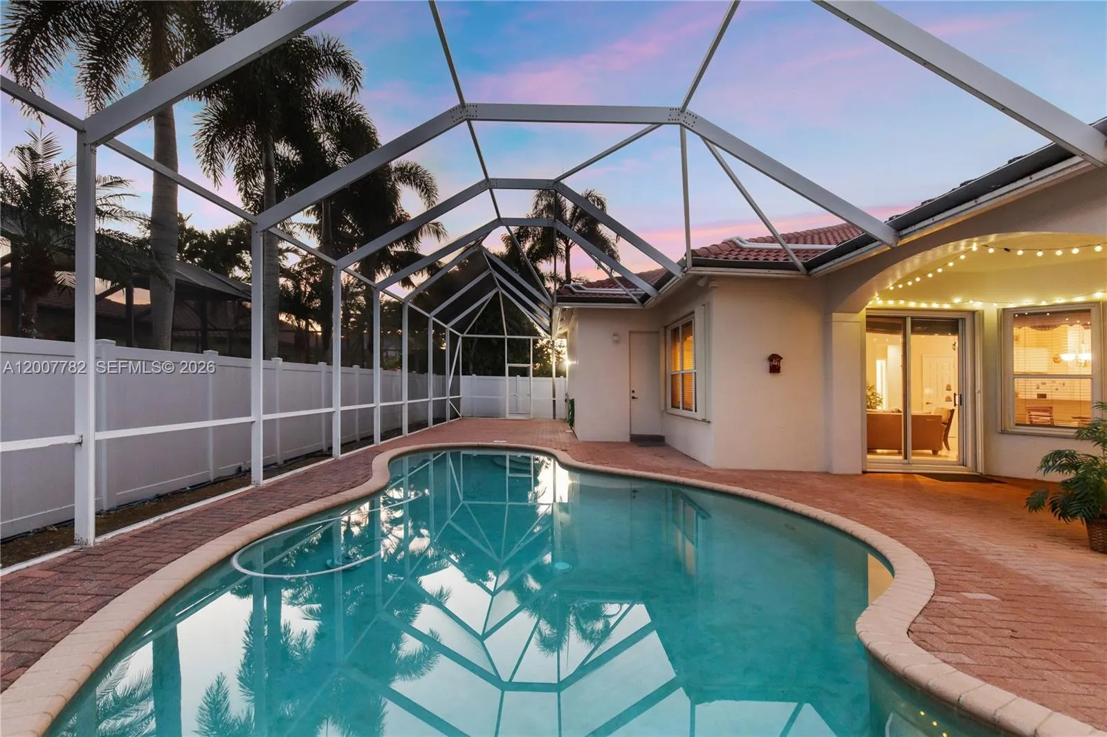 Foto de propiedad en 15966 SW 3rd Street, Pembroke Pines, FL 33027 Pembroke Pines con MLS# 