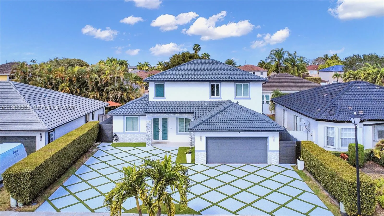 Foto de propiedad en 15967 SW 141st Street, Miami, FL 33196 Miami con MLS# 