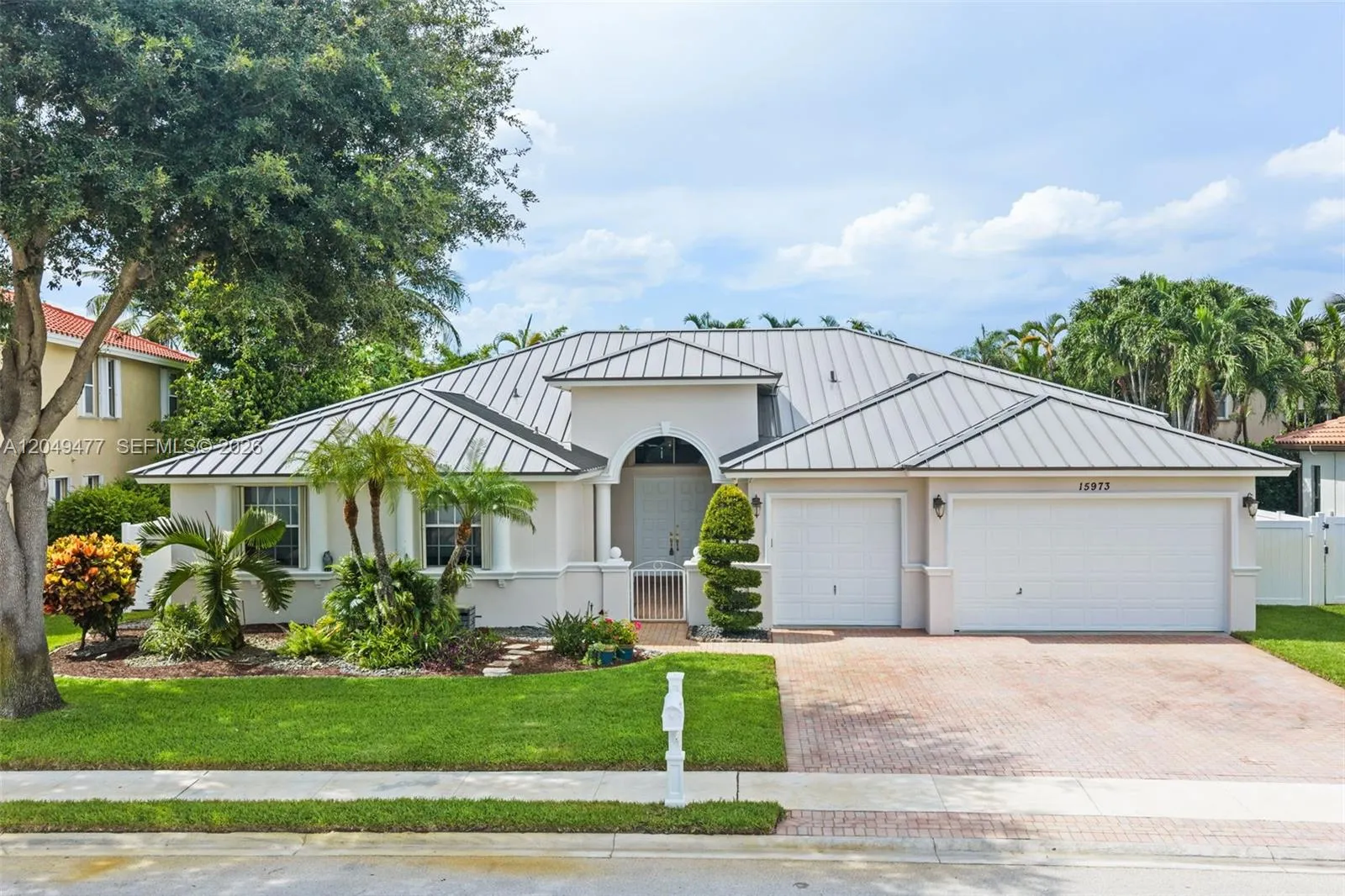 Foto de propiedad en 15973 SW 4th Street, Pembroke Pines, FL 33027 Pembroke Pines con MLS# 