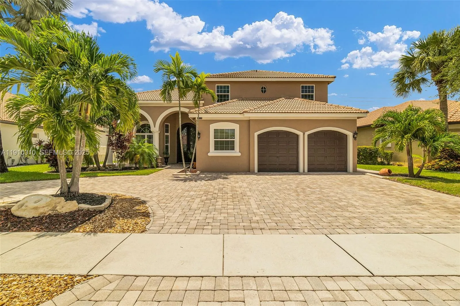 Foto de propiedad en 15974 SW 16th Street, Pembroke Pines, FL 33027 Pembroke Pines con MLS# 
