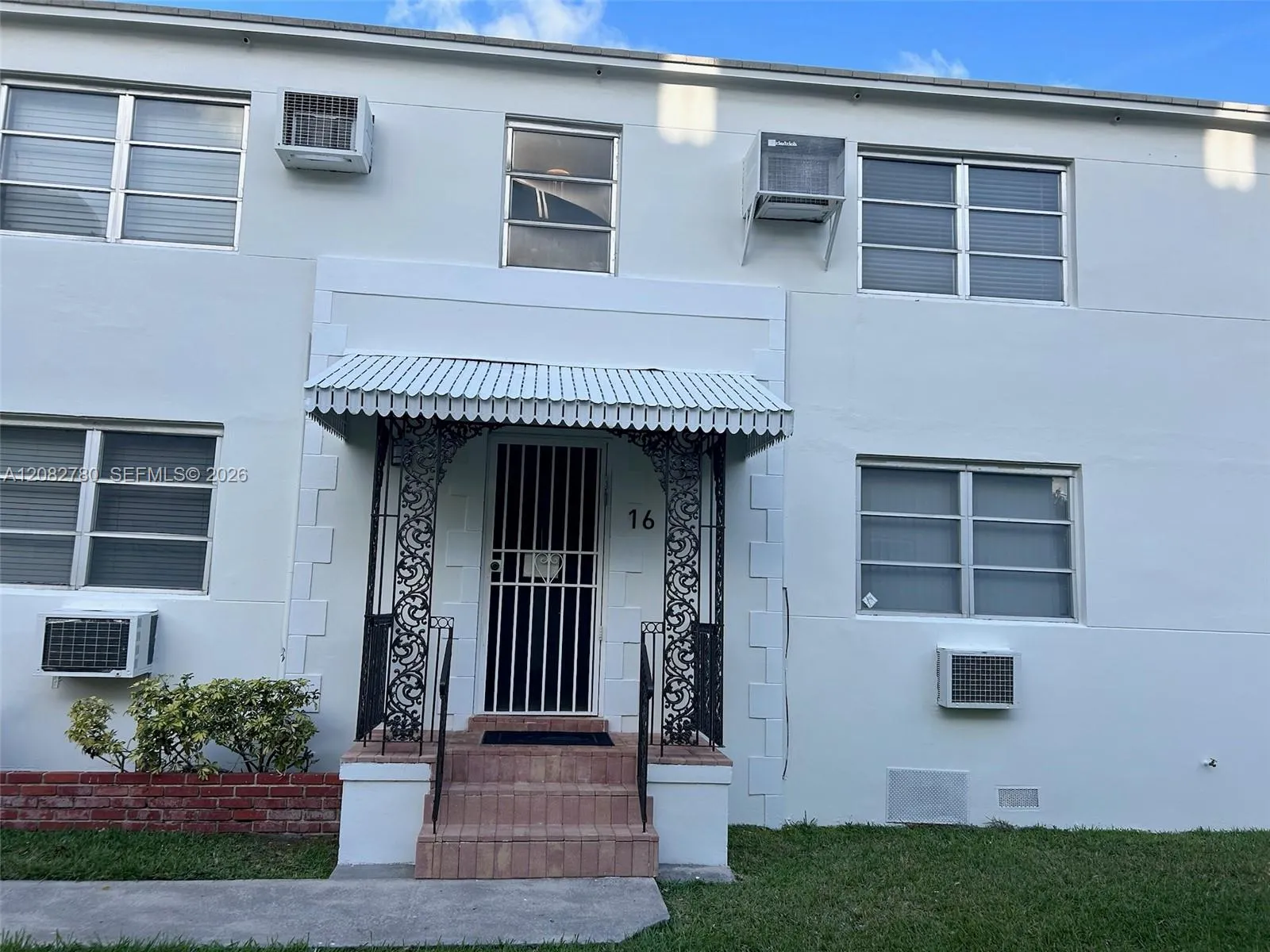 Foto de propiedad en 16 Santillane Avenue 4, Coral Gables, FL 33134 Coral Gables con MLS# 