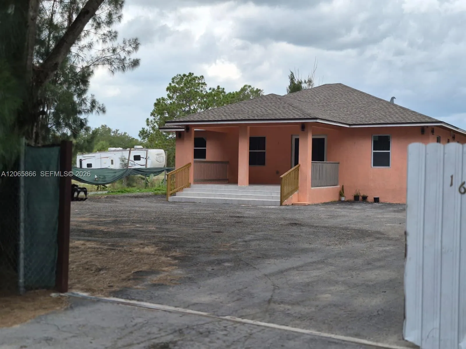 Foto de propiedad en 160 N Granja Street, Clewiston, FL 33440 Clewiston con MLS# 