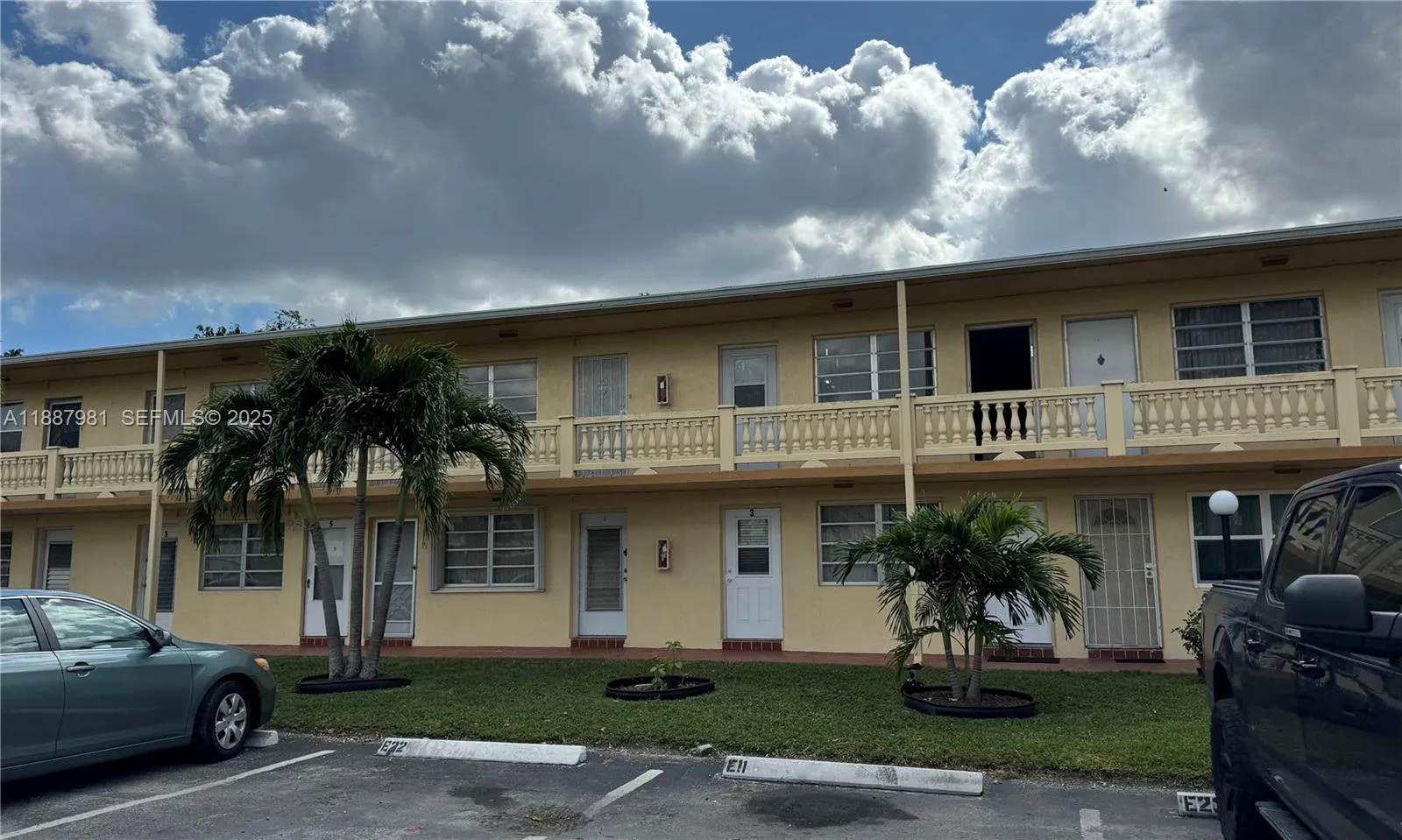 Foto de propiedad en 160 NE 203rd Terrace E31, Miami Gardens, FL 33179 Miami Gardens con MLS# 