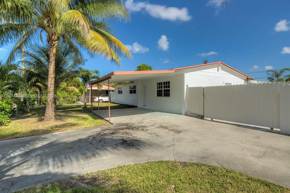 Foto de propiedad en 160 NW 199th Street 1, Miami Gardens, FL 33169 Miami Gardens con MLS# 