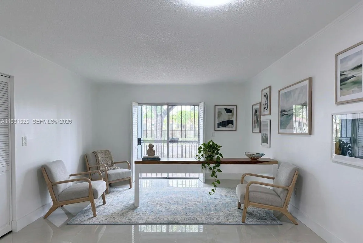 Foto de propiedad en 160 SW 30th Avenue 104A, Miami, FL 33135 Miami con MLS# 