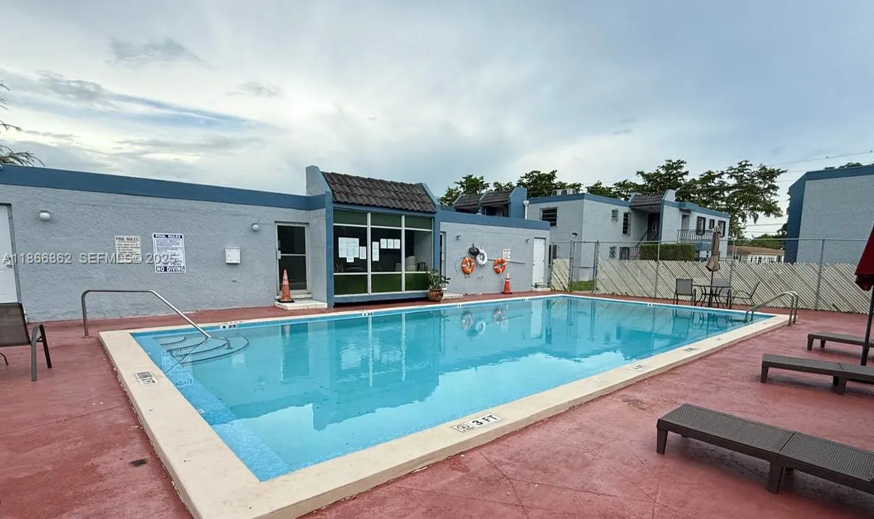 Foto de propiedad en 160 SW 30th Avenue 109A, Miami, FL 33135 Miami con MLS# 