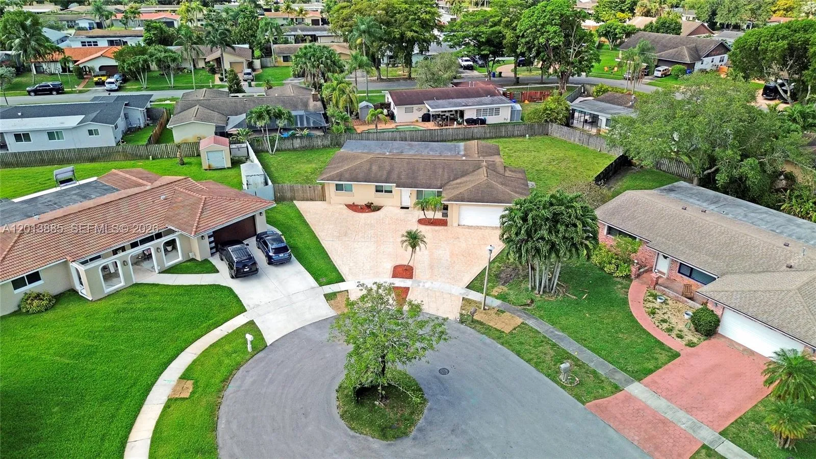 Foto de propiedad en 1600 NW 120th Avenue, Pembroke Pines, FL 33026 Pembroke Pines con MLS# 