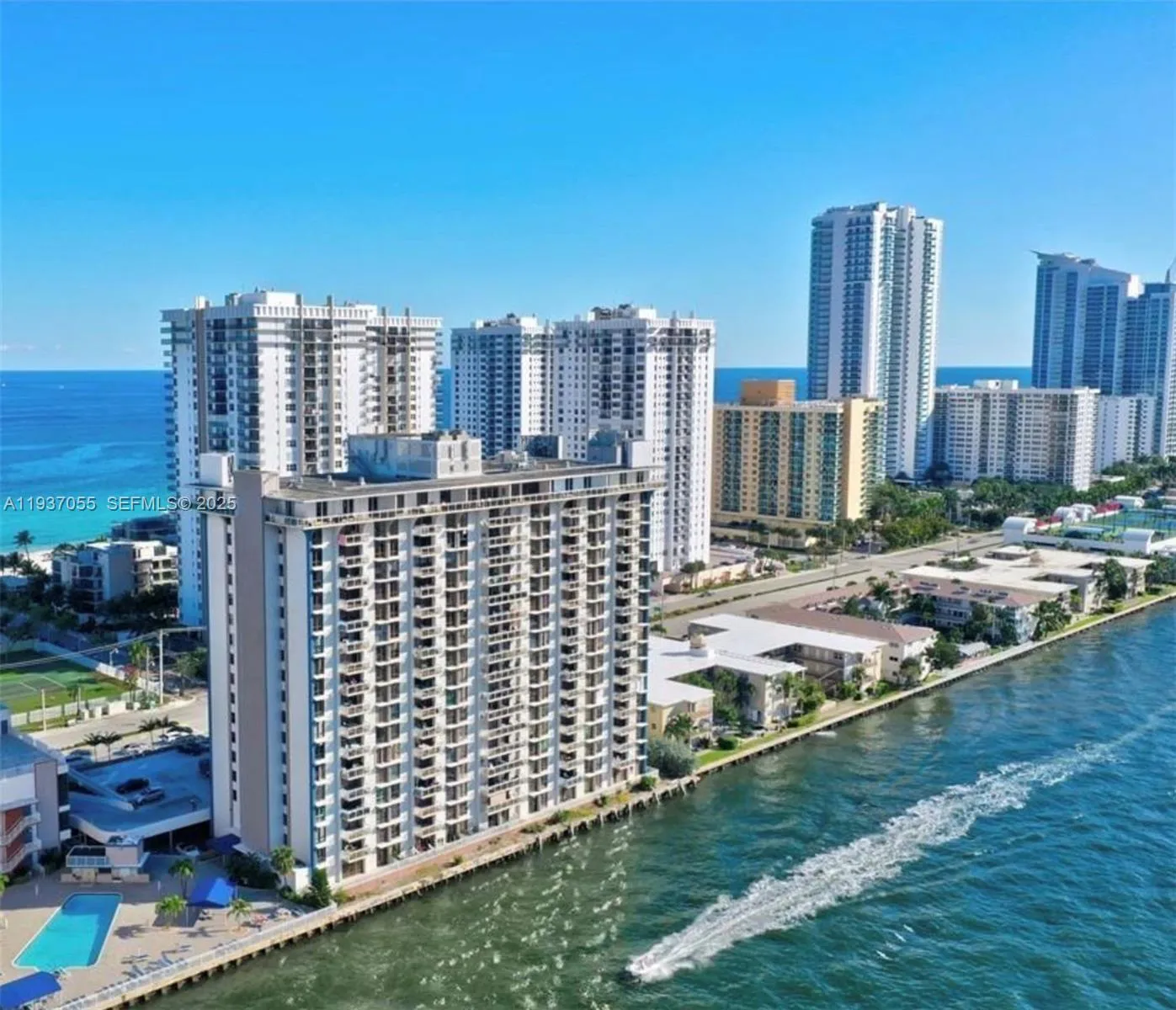 Foto de propiedad en 1600 S Ocean Drive 3G, Hollywood, FL 33019 Hollywood con MLS# 