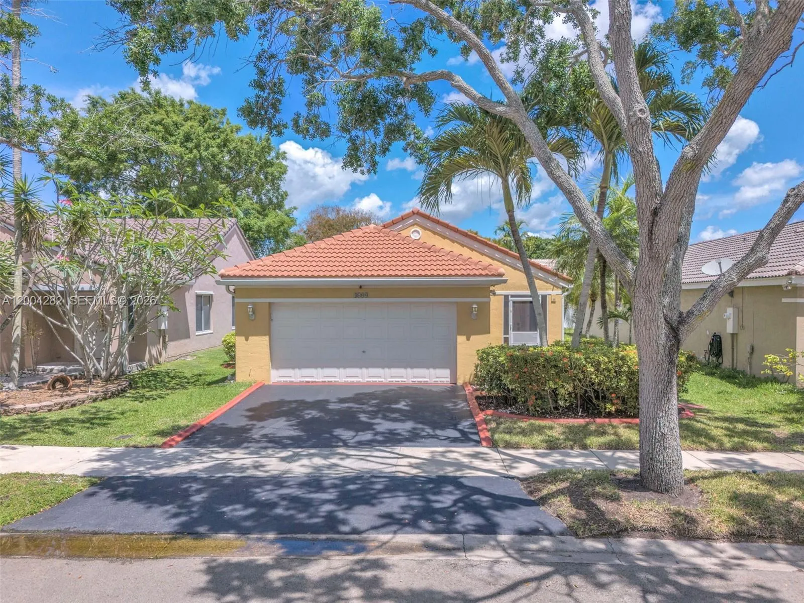 Foto de propiedad en 1600 Salerno Circle, Weston, FL 33327 Weston con MLS# 