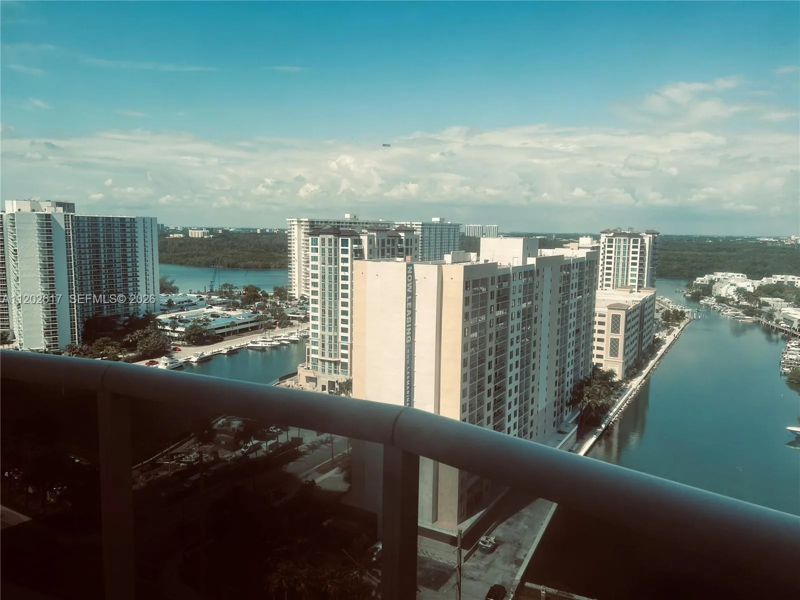 Foto de propiedad en 16001 Collins Avenue 1705, Sunny Isles Beach, FL 33160 Sunny Isles Beach con MLS# 