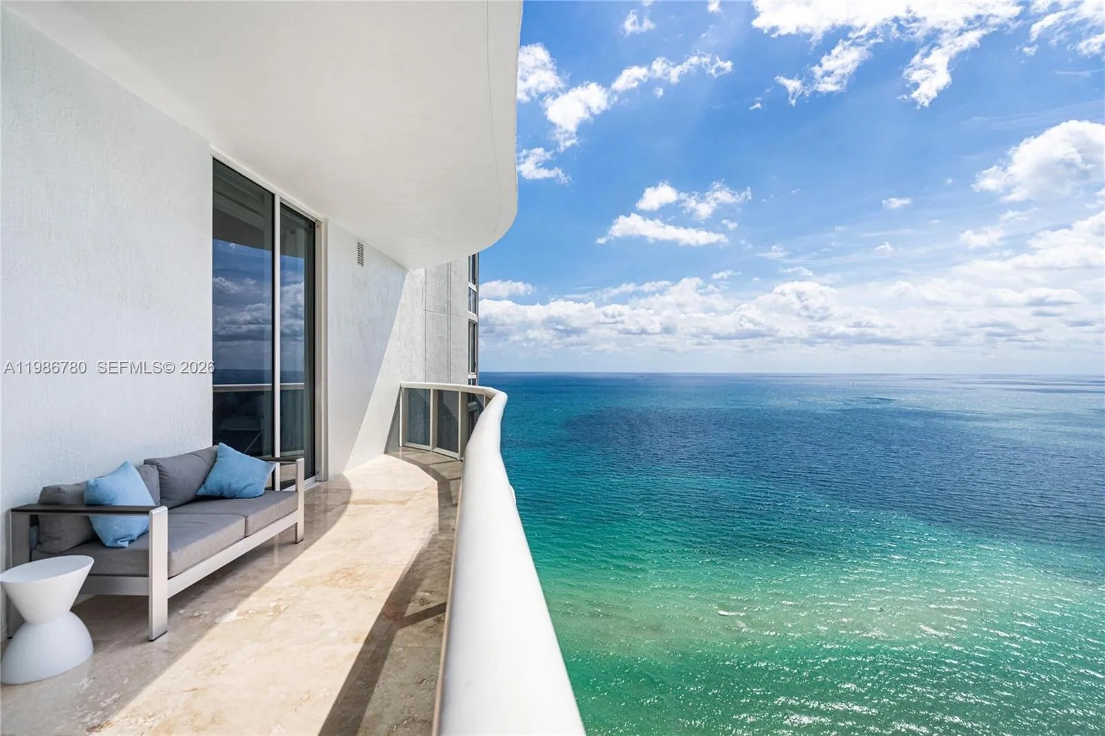 Foto de propiedad en 16001 Collins Avenue 3002, Sunny Isles Beach, FL 33160 Sunny Isles Beach con MLS# 