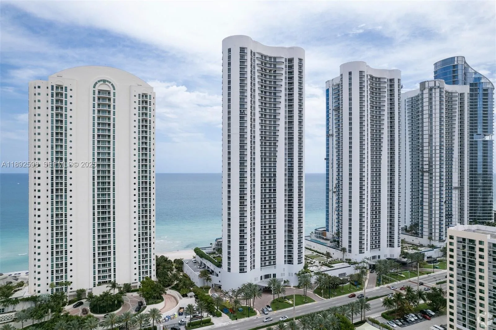 Foto de propiedad en 16001 Collins Avenue 3705, Sunny Isles Beach, FL 33160 Sunny Isles Beach con MLS# 
