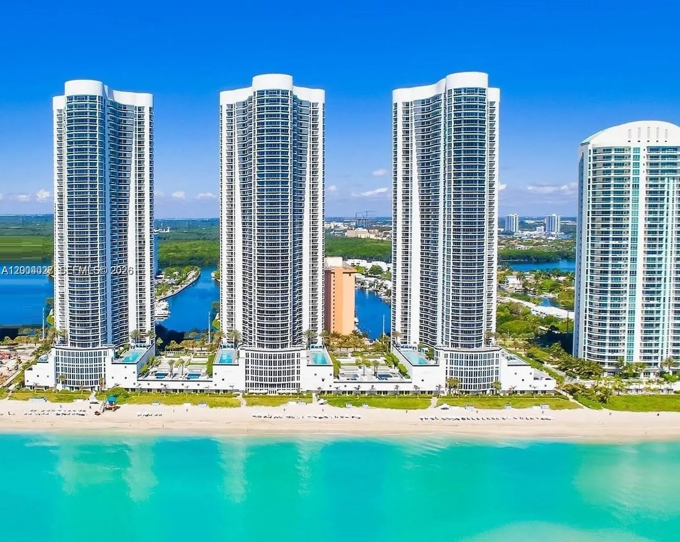 Foto de propiedad en 16001 Collins Avenue 406, Sunny Isles Beach, FL 33160 Sunny Isles Beach con MLS# 