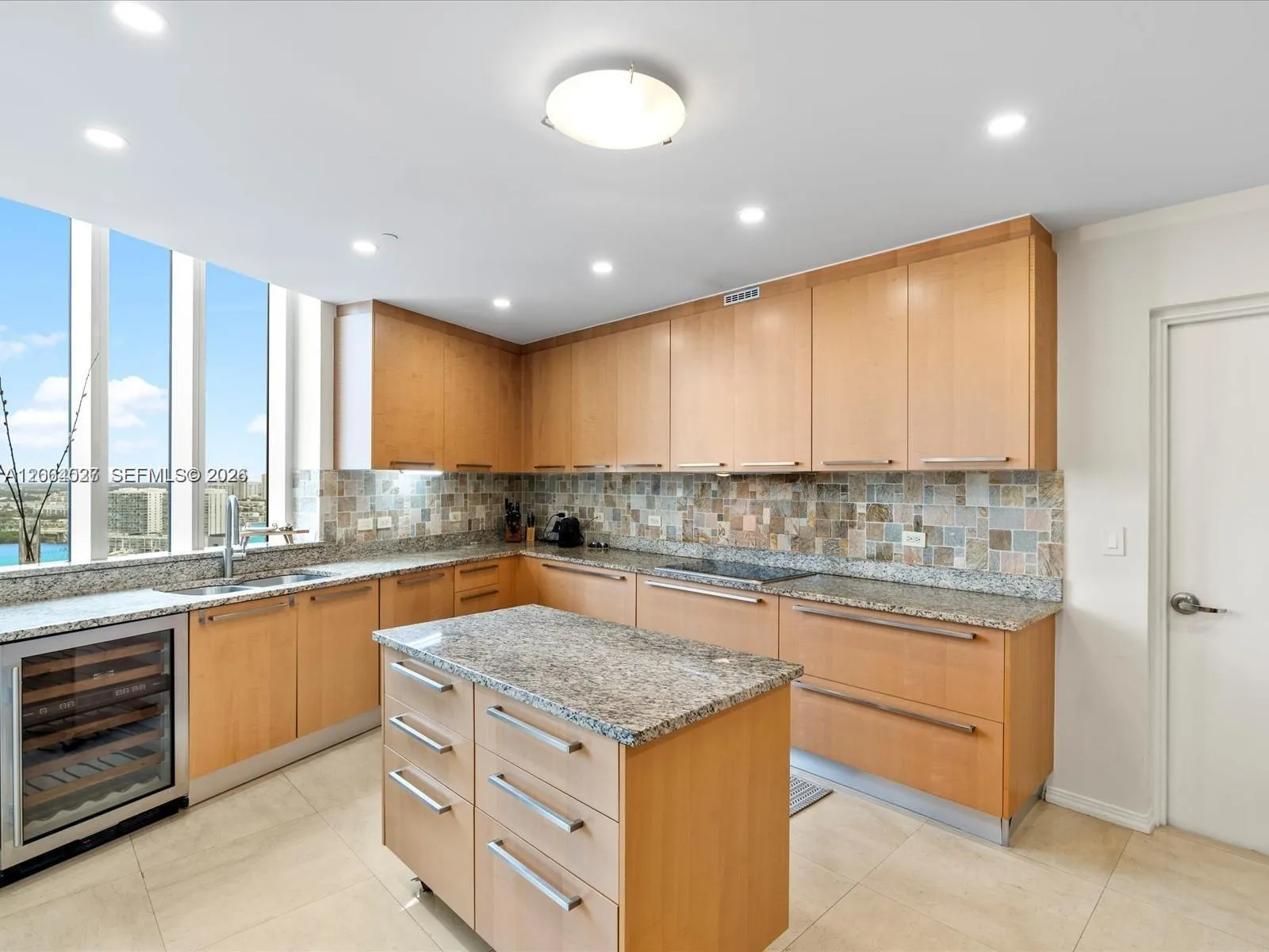 Foto de propiedad en 16001 Collins Avenue 406, Sunny Isles Beach, FL 33160 Sunny Isles Beach con MLS# 