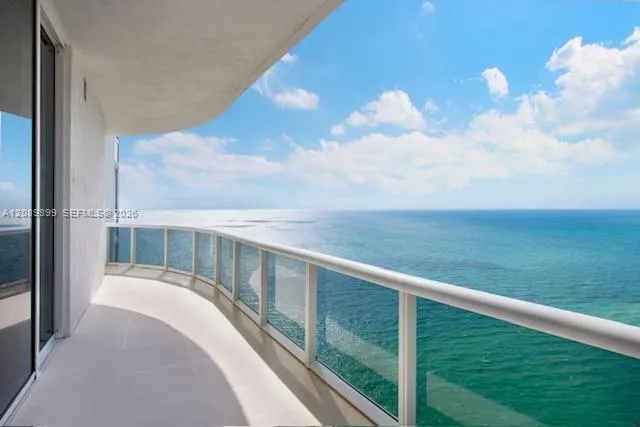 En Venta 16001 Collins Avenue 4102, Sunny Isles Beach, FL 33160, Sunny Isles Beach, FL 33160