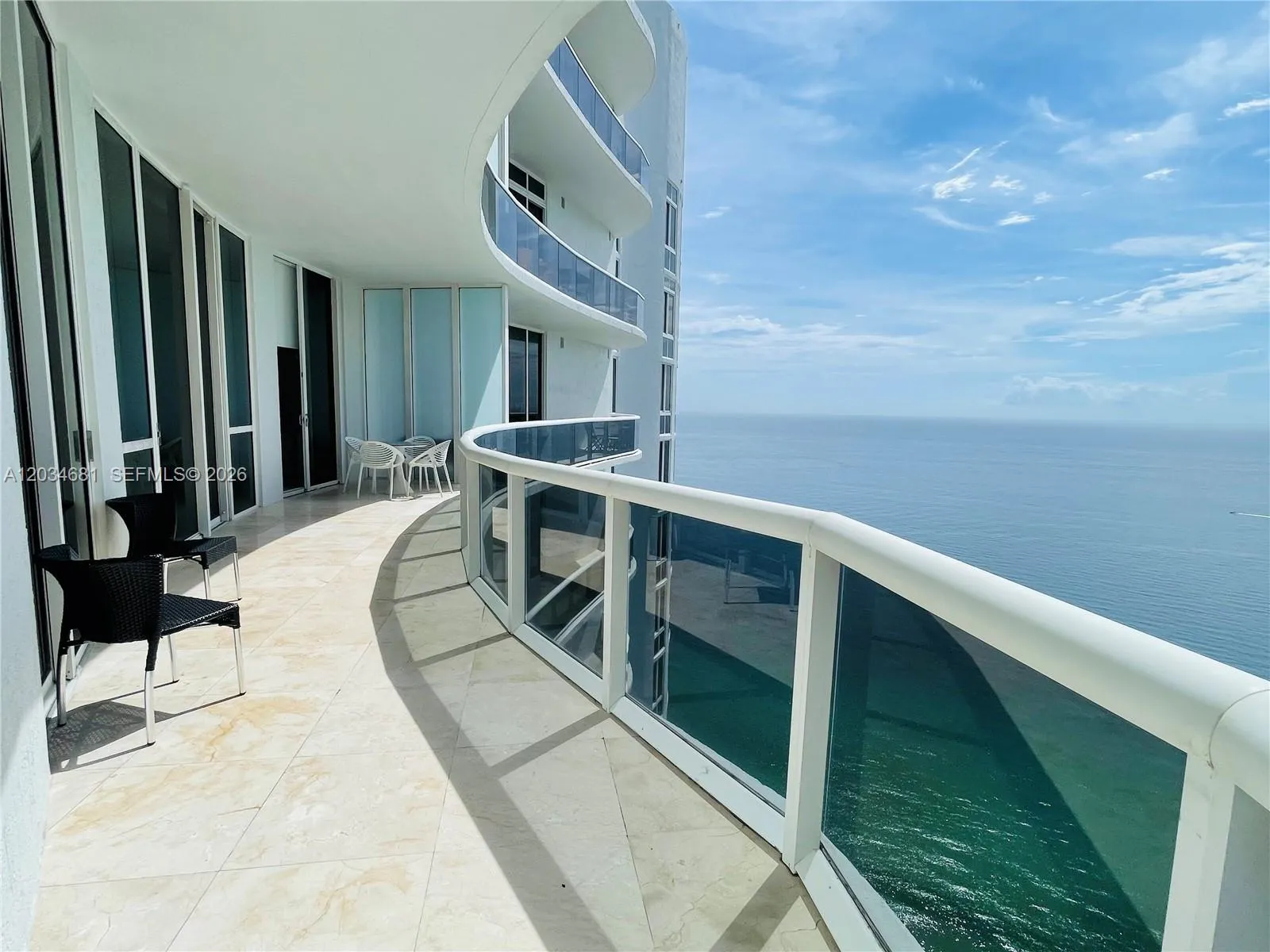 Foto de propiedad en 16001 Collins Avenue 4107, Sunny Isles Beach, FL 33160 Sunny Isles Beach con MLS# 
