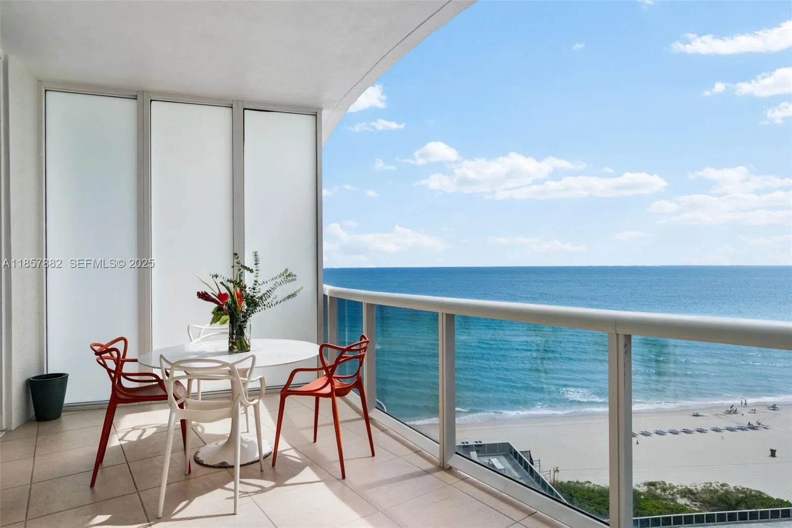 Foto de propiedad en 16001 Collins Avenue 907, Sunny Isles Beach, FL 33160 Sunny Isles Beach con MLS# 