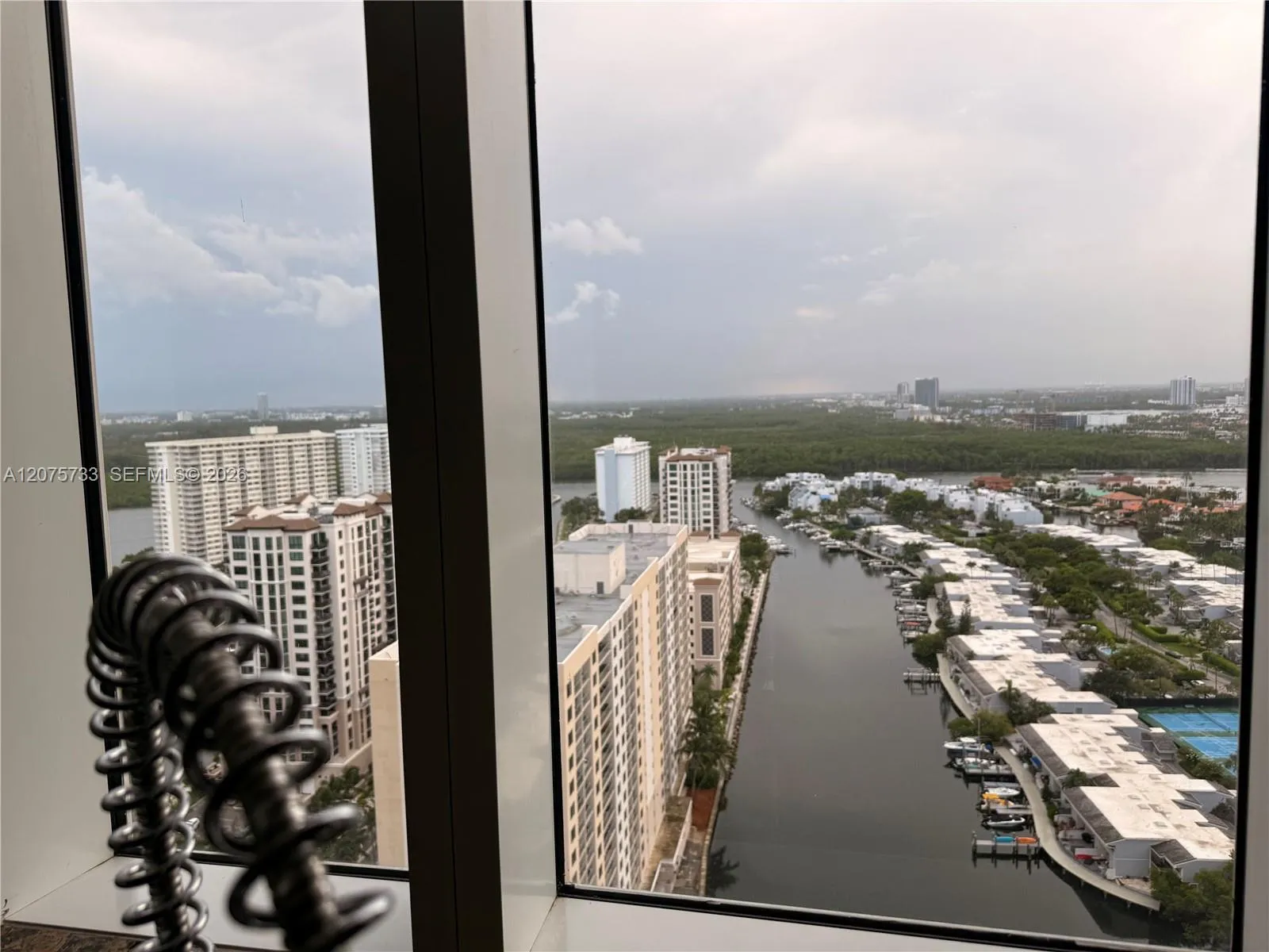 Foto de propiedad en 16001 SW Collins Avenue 2406, Sunny Isles Beach, FL 33160 Sunny Isles Beach con MLS# 