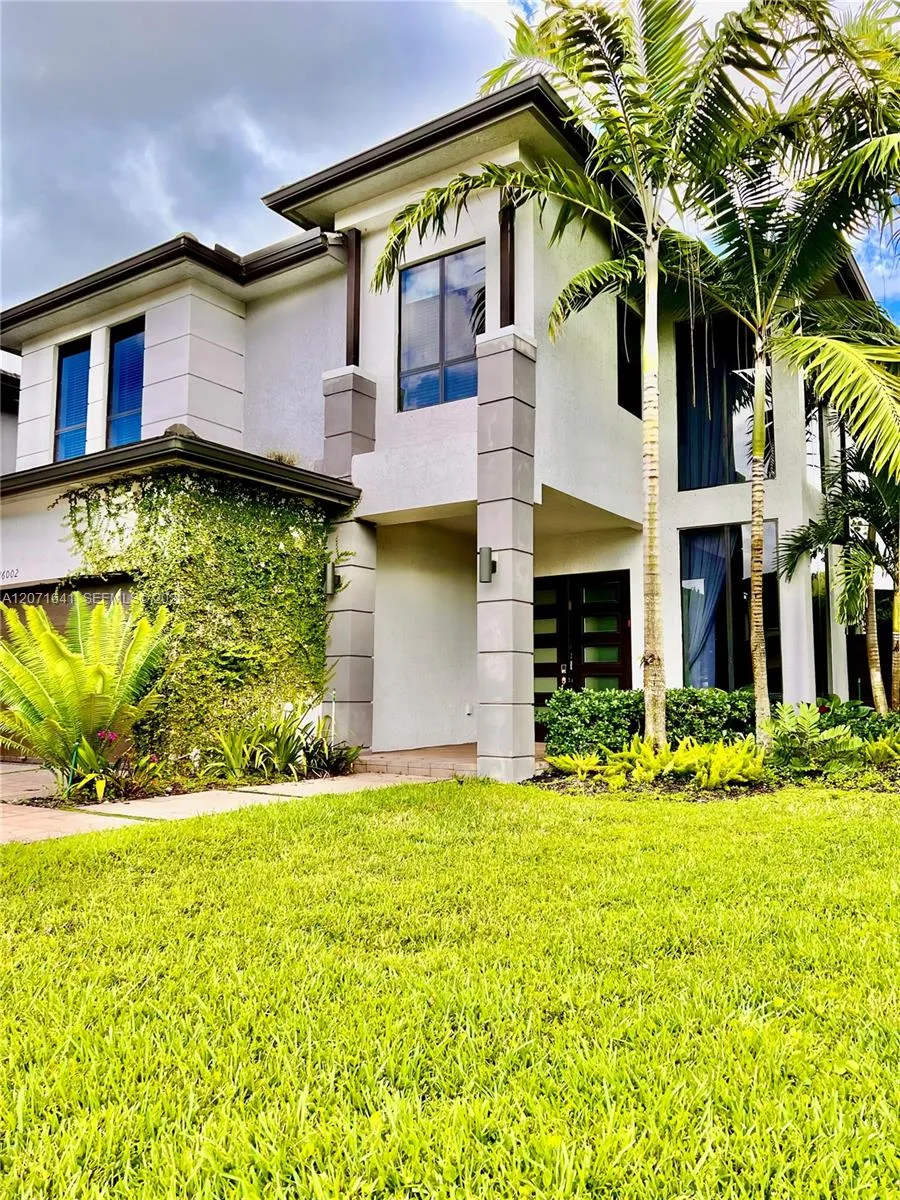 En Renta 16002 SW 136th Way, Miami, FL 33196, Miami, FL 33196