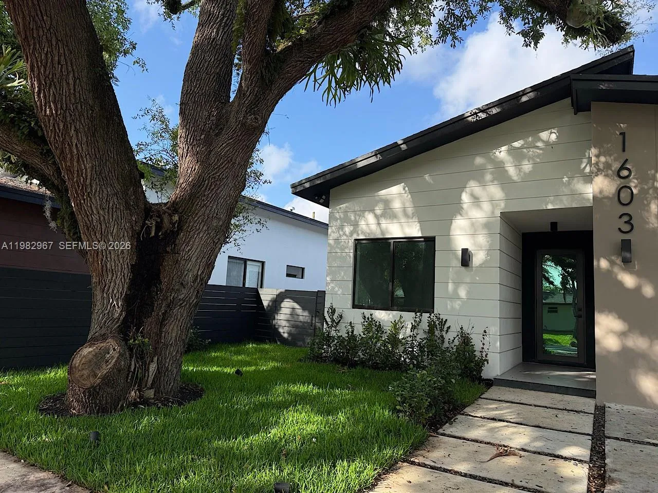 Foto de propiedad en 1603 SW 30th Avenue, Fort Lauderdale, FL 33312 Fort Lauderdale con MLS# 